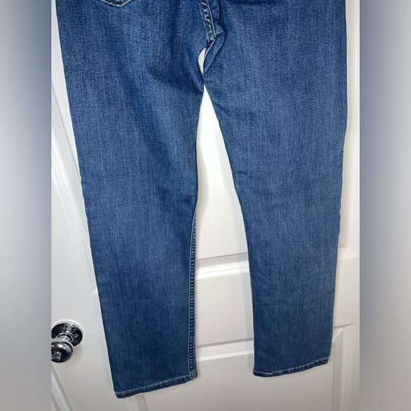 Wrangler Women’s Classic Straight Leg Dark Blue Wash Denim Jeans Sz 16 Regular - Picture 6 of 9